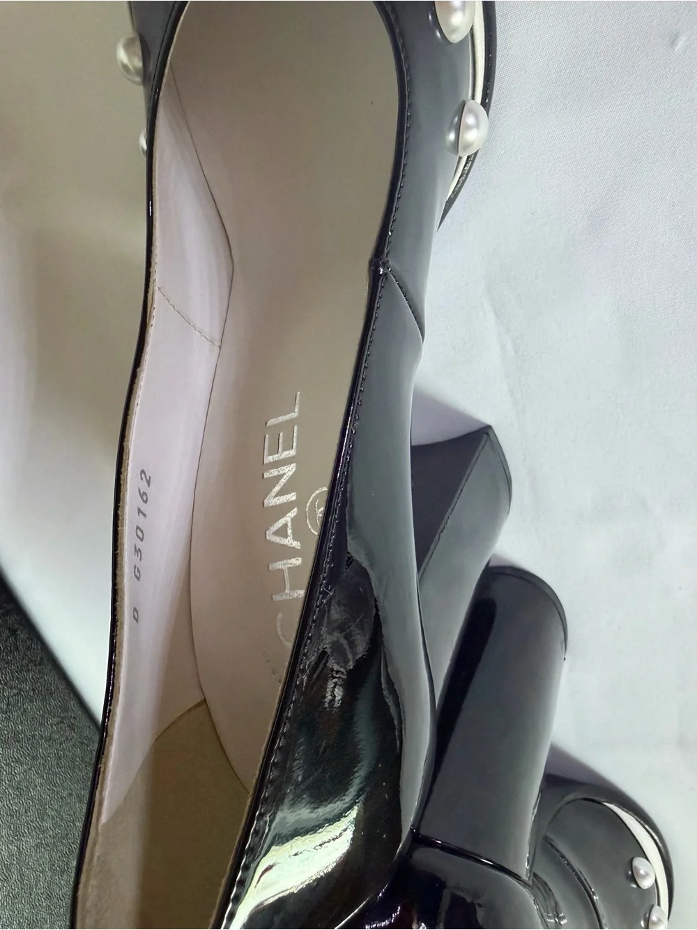 Authentic Chanel Pearl Cap Toe Block Heel Pumps Black/White Sz 38